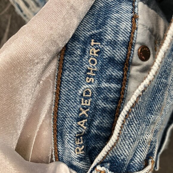 American Eagle Relaxed Short Womens 8 Strigid Cutoff Frayed Light Wash Blue - Picture 8 of 9